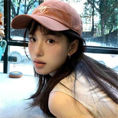 穿粉红色裤子的男孩